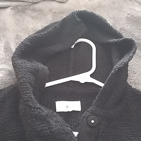 Lou and grey soft sweater with hood and two front - Picture 2 of 3